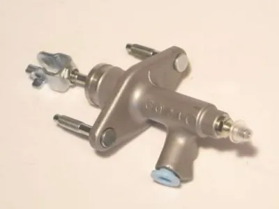 QH010 Aisin Cilindro maestro de clutch
