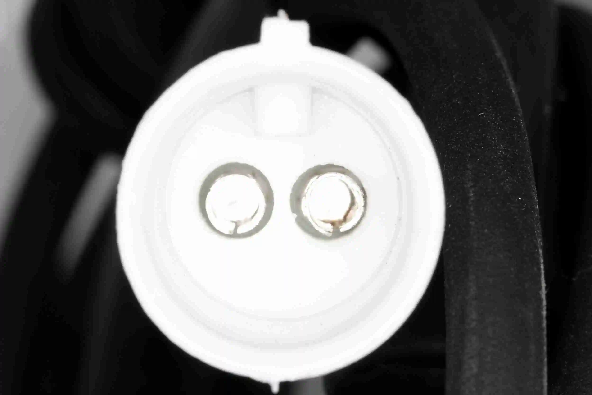 Sensor de freno, delantero izquierdo Vemo V24720242 precio, desde 43,48 EUR