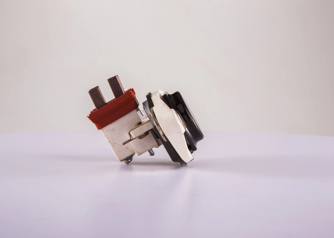 Comprar 1197311032 Bosch Regulador del alternador