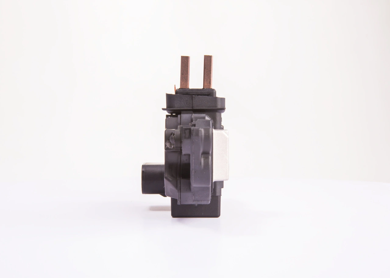 F00M144147 Bosch Regulador alternador