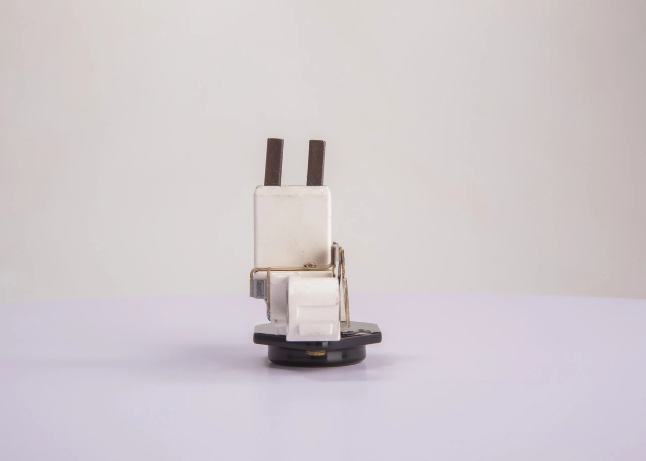 Regulador De Rele Del Generador (Rele De Carga) Opel Combo