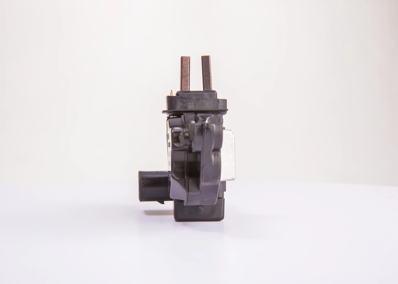 F00M145237 Bosch Regulador alternador