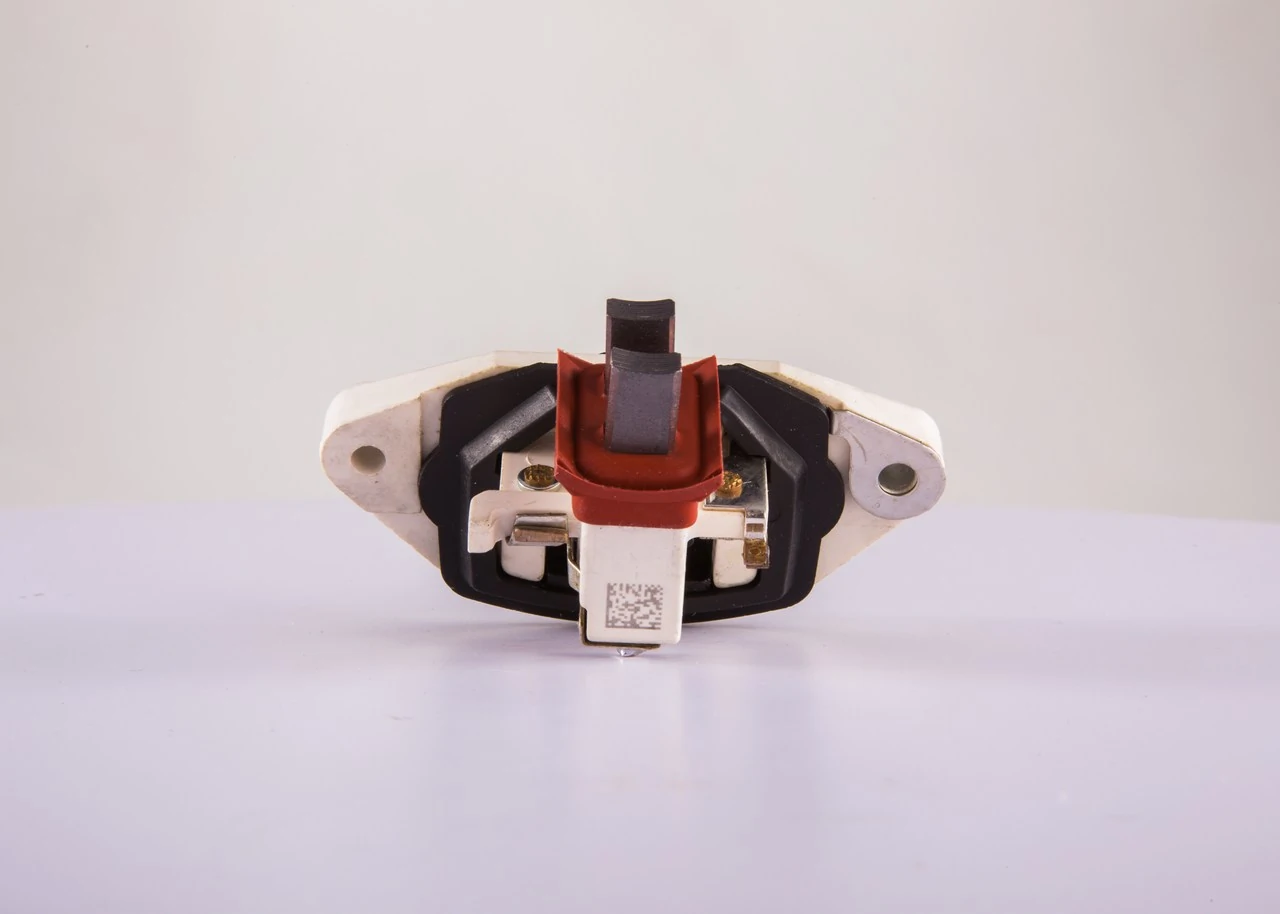 1197311032 Bosch Regulador alternador