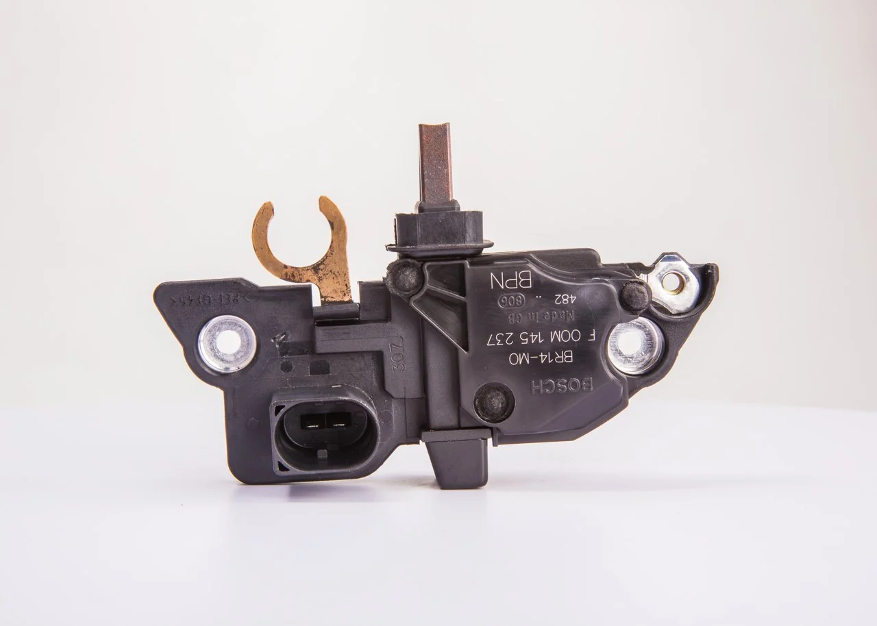 Comprar F00M145237 Bosch Regulador del alternador