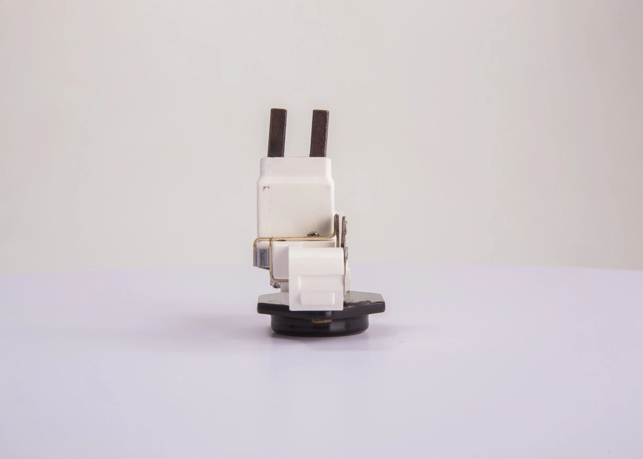 Regulador De Rele Del Generador (Rele De Carga) Chevrolet Cruze J300