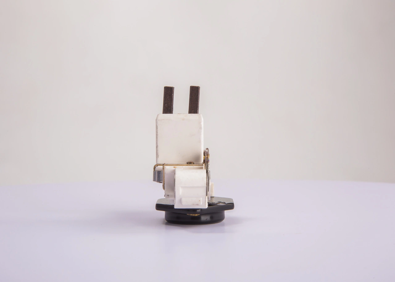 1197311235 Bosch Regulador alternador