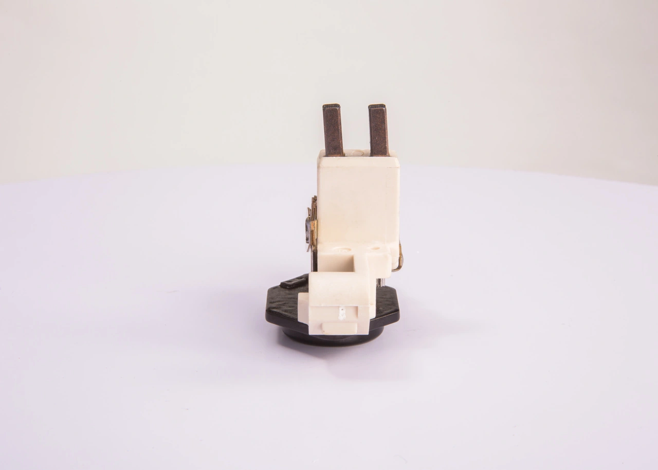 1197311213 Bosch Regulador alternador