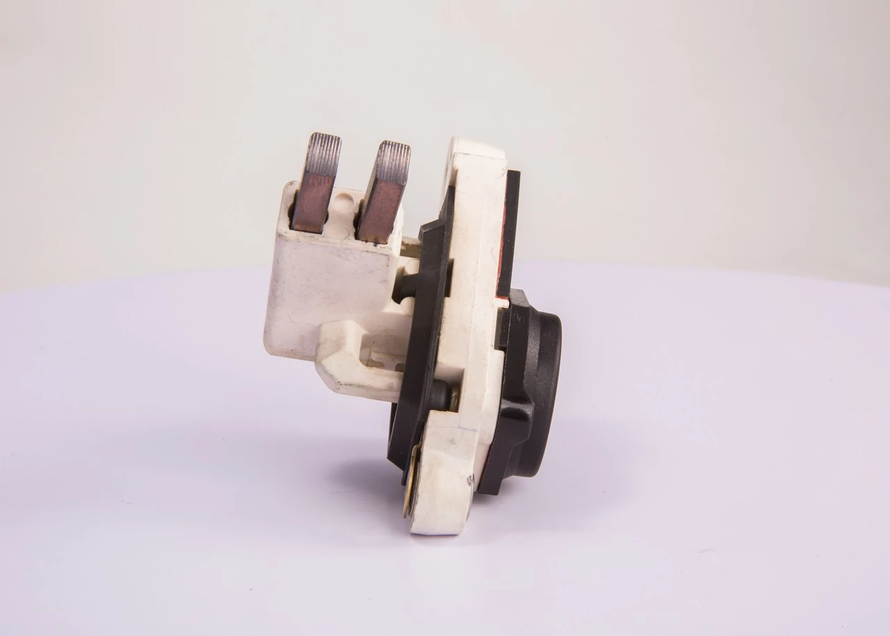 Regulador de corriente Bosch 1197311316 precio, desde 42,38 EUR