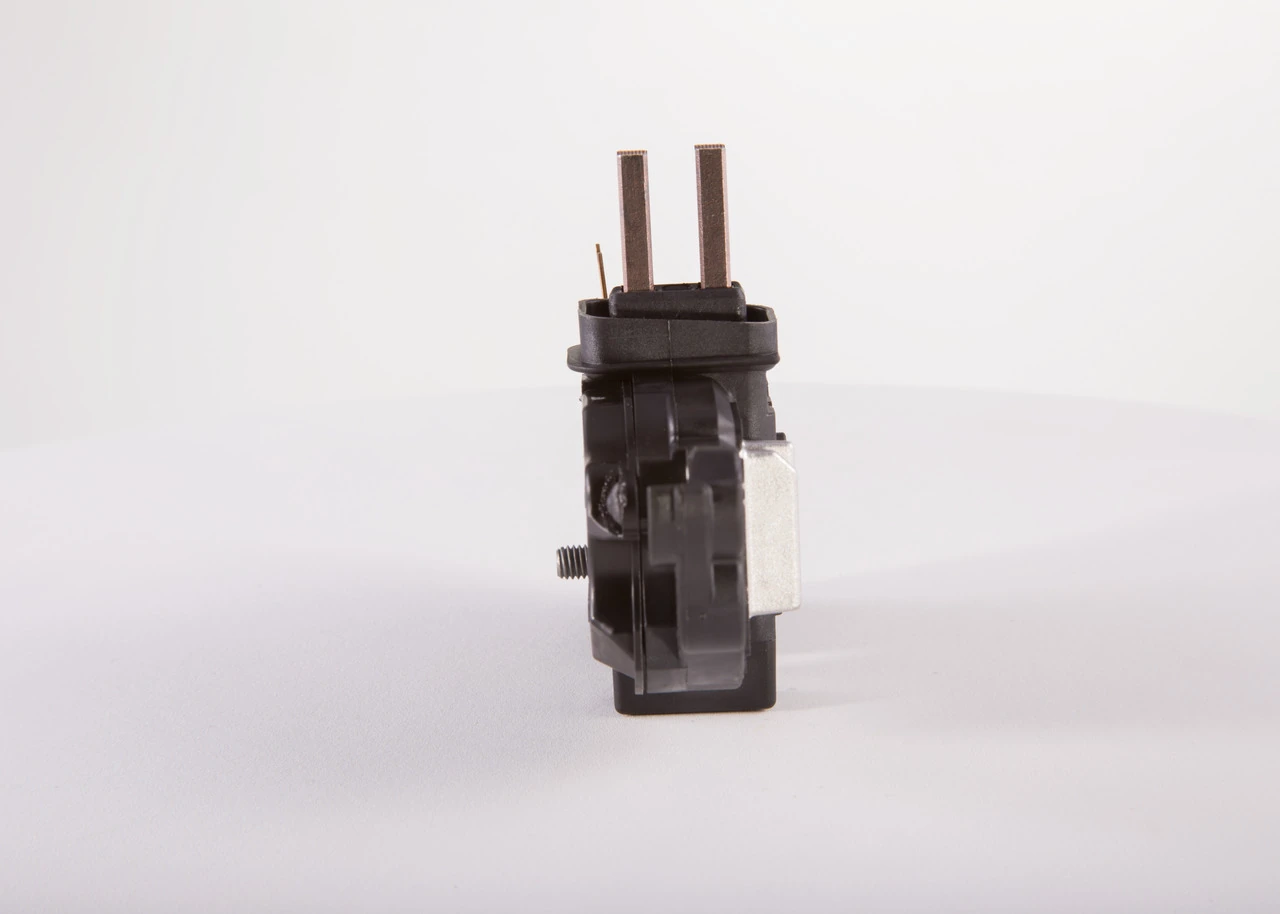 Comprar F00M144129 Bosch Regulador del alternador