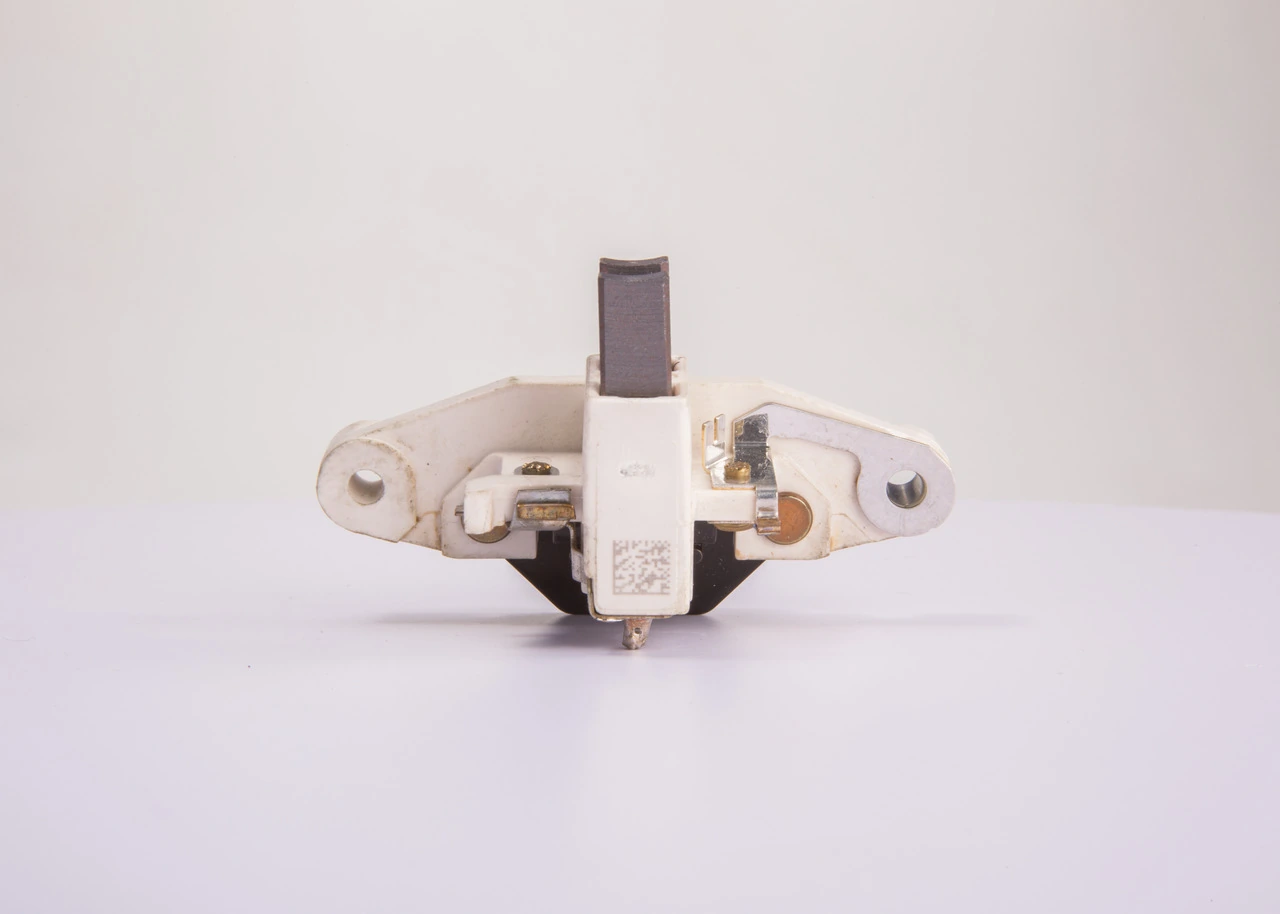 1197311028 Bosch Regulador alternador