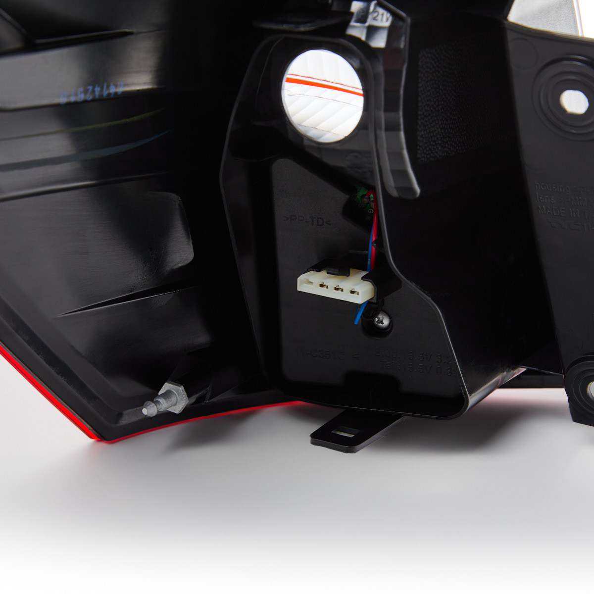 Comprar 1112351062 TYC Piloto trasero exterior derecho