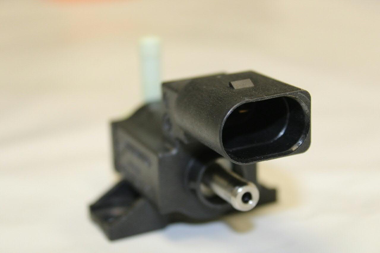 Transductor presión, turbocompresor  VAG 03C906283B