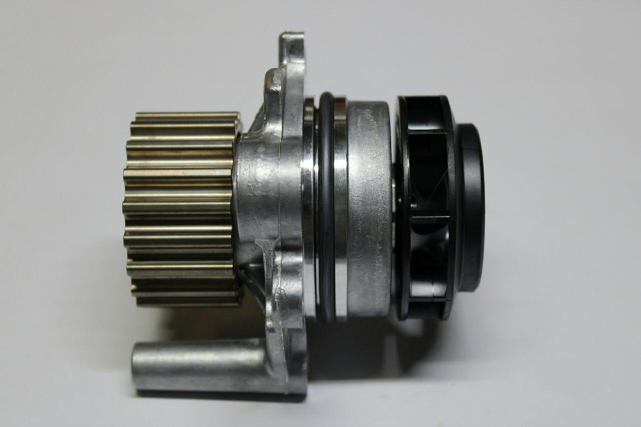 03L121011Q VAG Bomba refrigerante coche