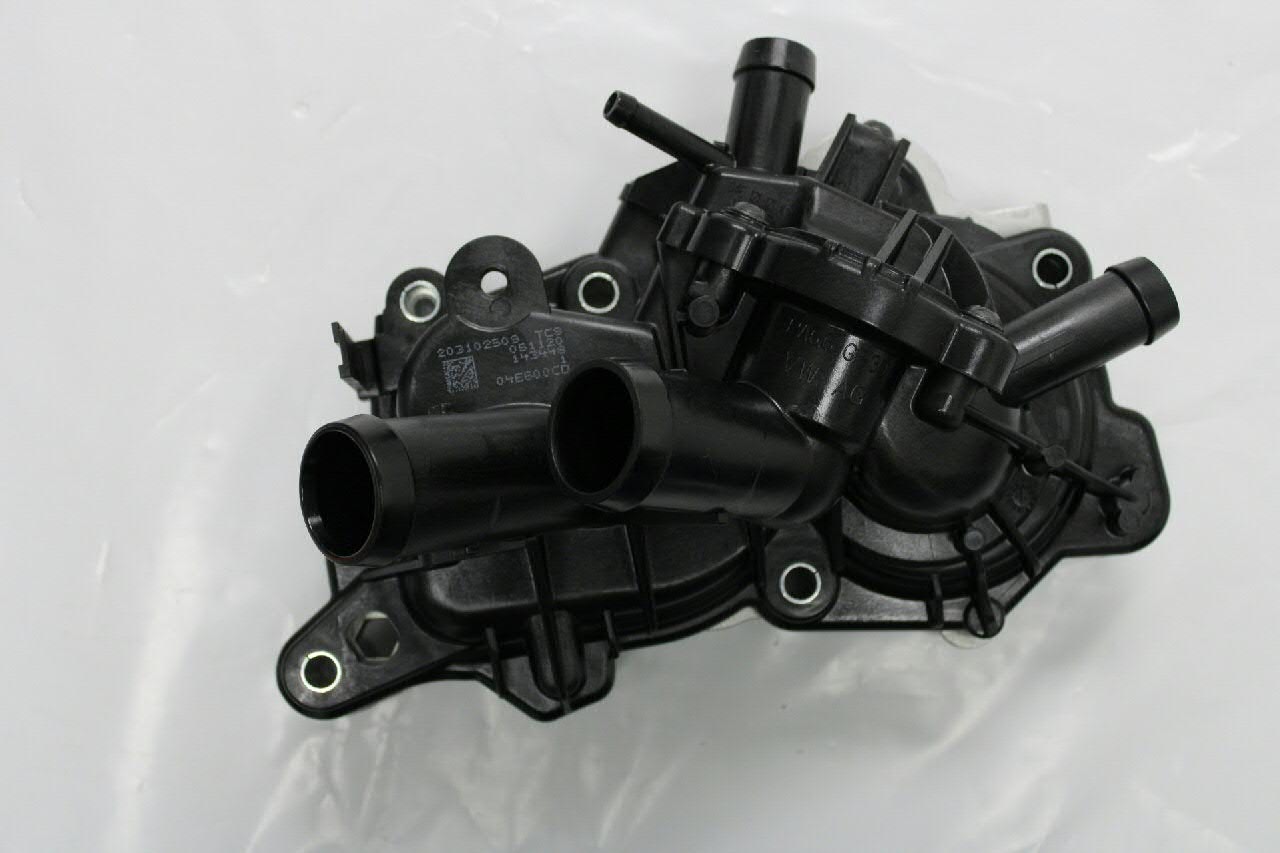 04E121600CD VAG Bomba refrigerante coche