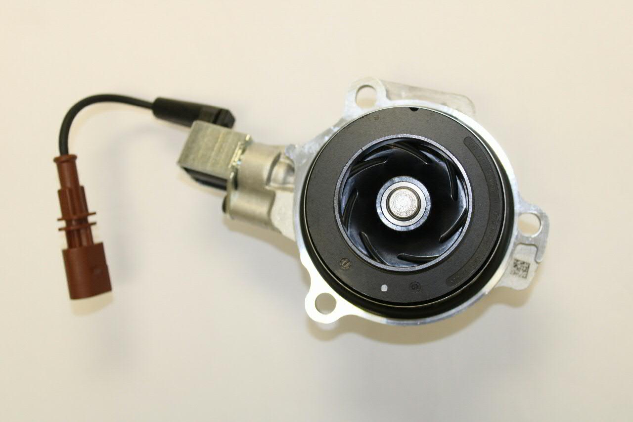 04L121011N VAG Bomba refrigerante coche