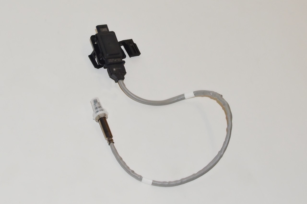 Sensor de óxidos de nitrógeno NOx delantero VAG 05L907807AP precio, desde 299,11 EUR