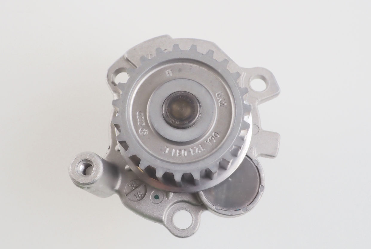 06A121012G VAG Bomba refrigerante coche