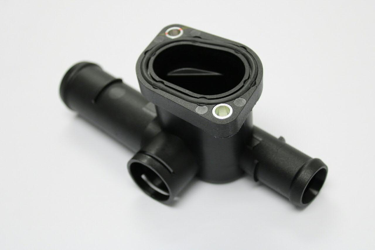 Brida del sistema de refrigeración (triple unión) 06A121132AG VAG