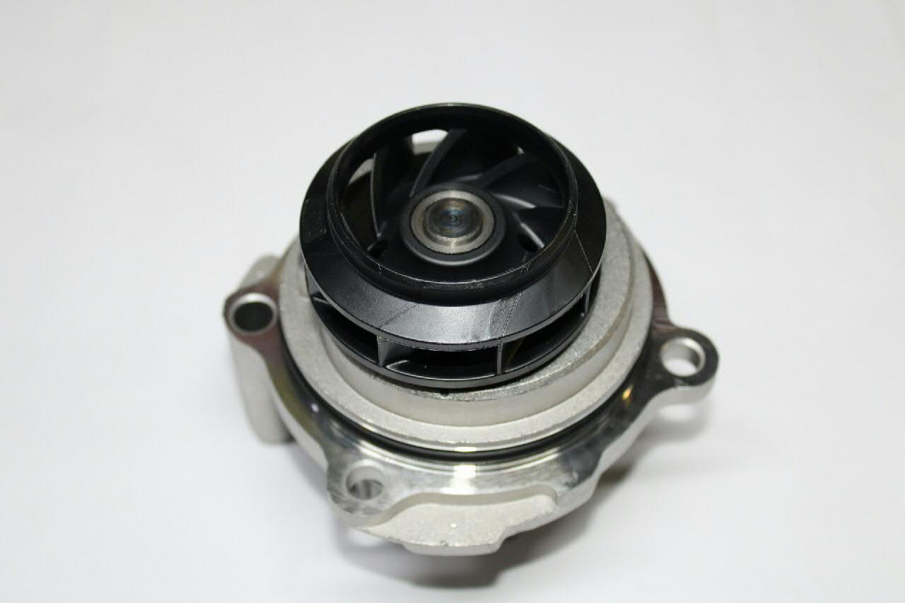 06B121011Q VAG Bomba refrigerante coche