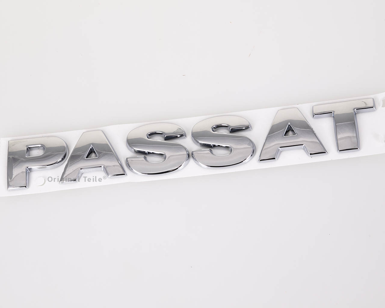 Comprar Emblema de tapa de maletero Volkswagen Passat 3B3 a bajo precio