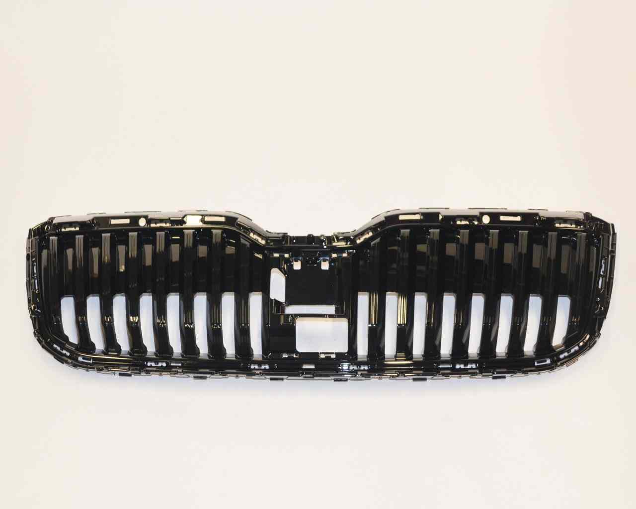 Comprar Parrilla del radiador Skoda SuperB III 3V3 a bajo precio