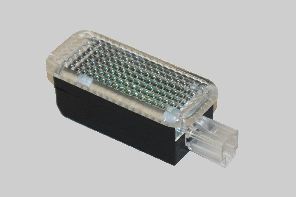 Luz de cortesía del maletero VAG 4E0947415 precio, desde 34,85 EUR