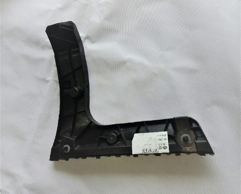 4G5807453 VAG Guía izquierda del parachoques trasero