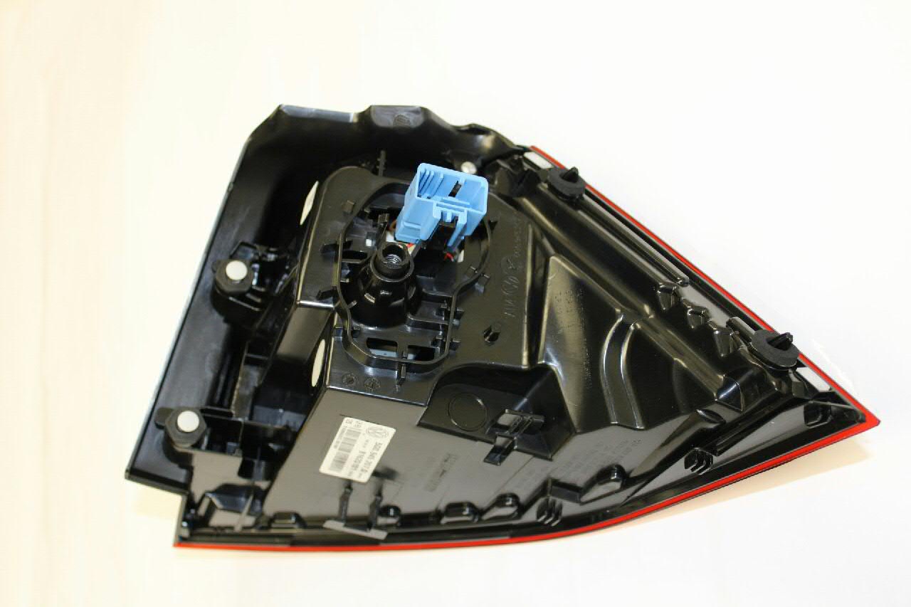 Piloto trasero exterior izquierdo 5G0945207G VAG