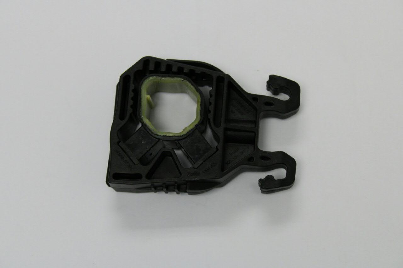 Soporte superior de radiador VAG 5Q0121367F precio, desde 4,32 EUR