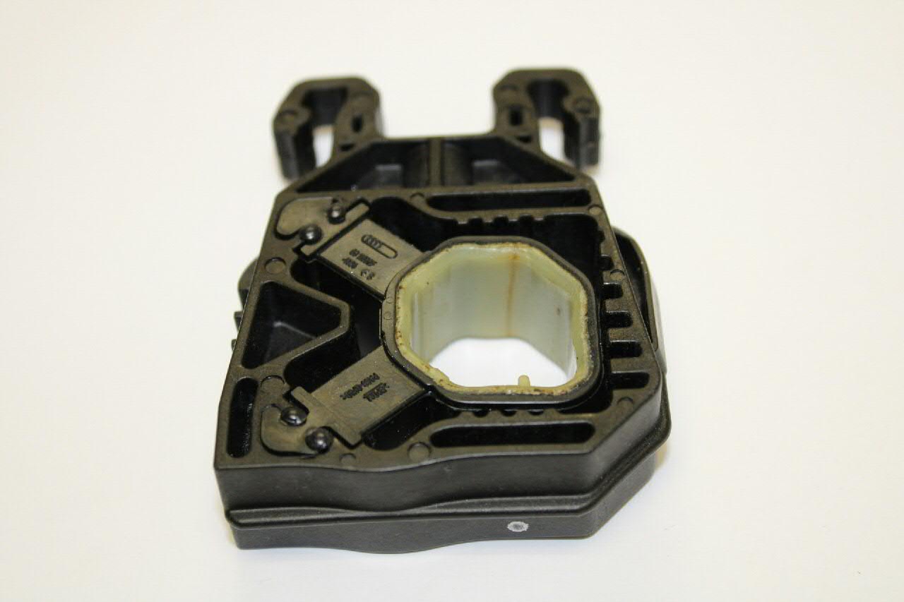 5Q0121367F VAG Soporte superior de radiador