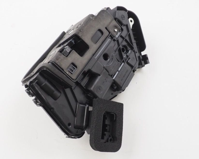 Cerradura delantera derecha VAG 5TB837016C