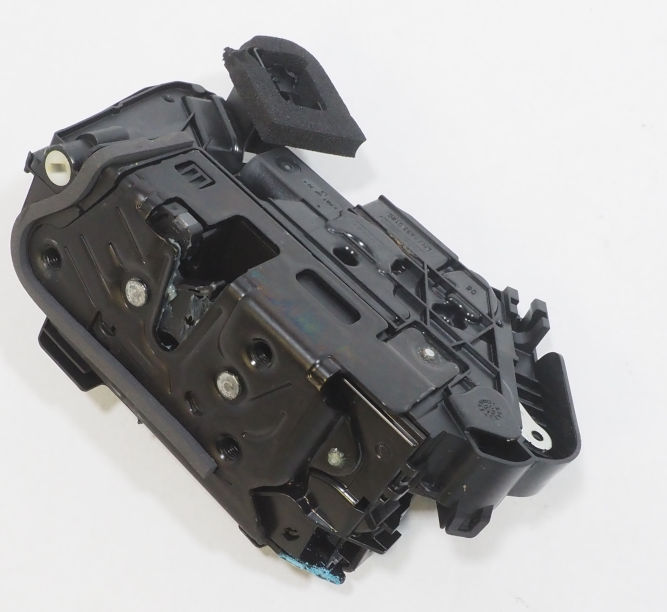 Cerradura delantera izquierda VAG 5TC837015B