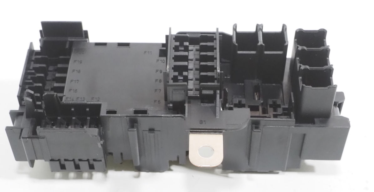 6C0941824D VAG Caja de relés y fusibles