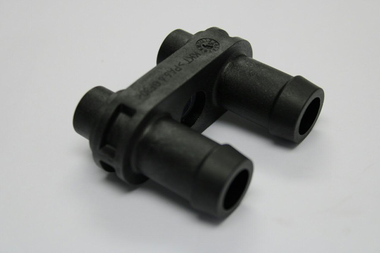 6Q0121065N VAG Racor de manguera de calefacción en el tabique del motor