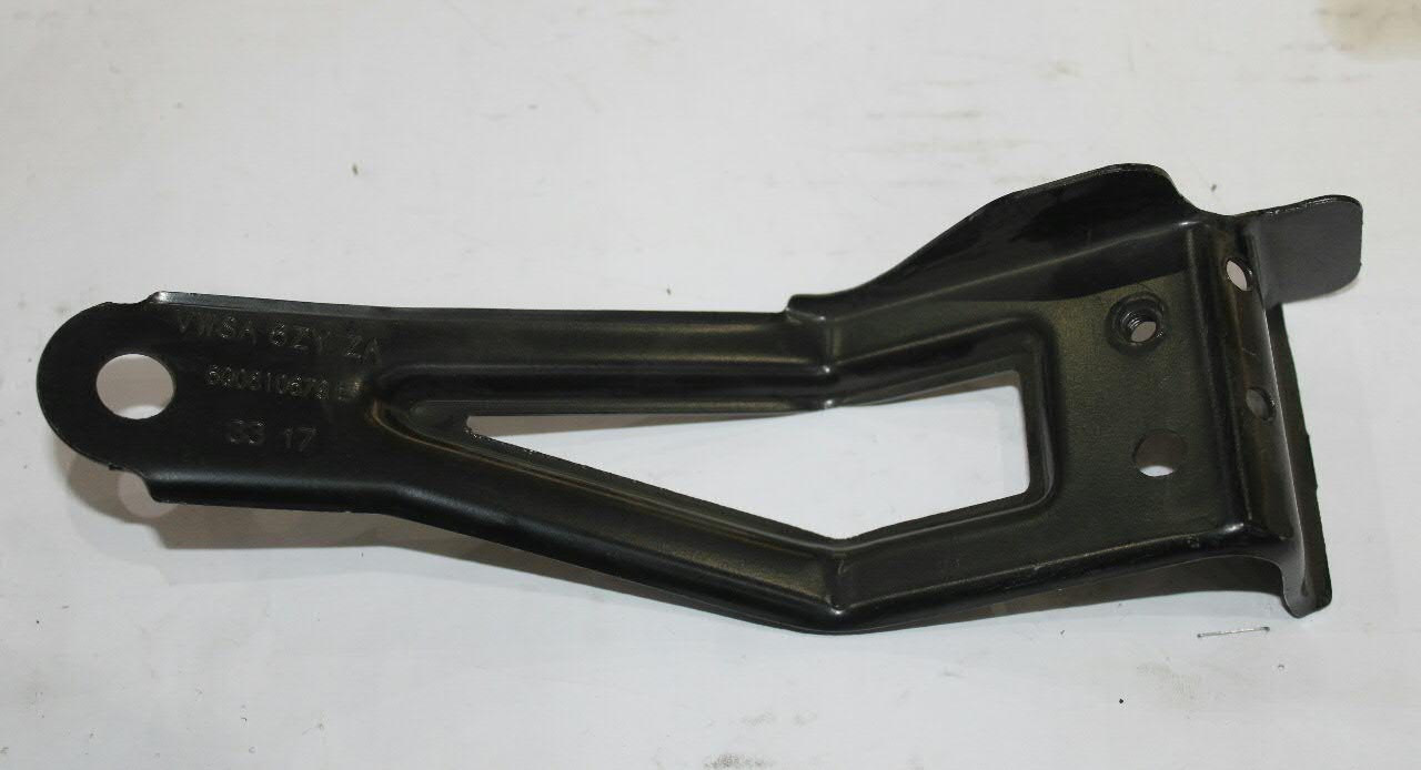 Soporte delantero izquierdo para aleta delantera 6Q0810679E VAG