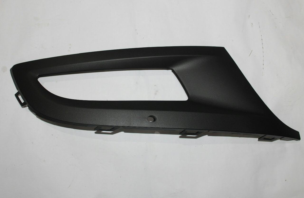 Comprar 6R0853666D9B9 VAG Tapa de rejilla de faro antiniebla delantero derecho