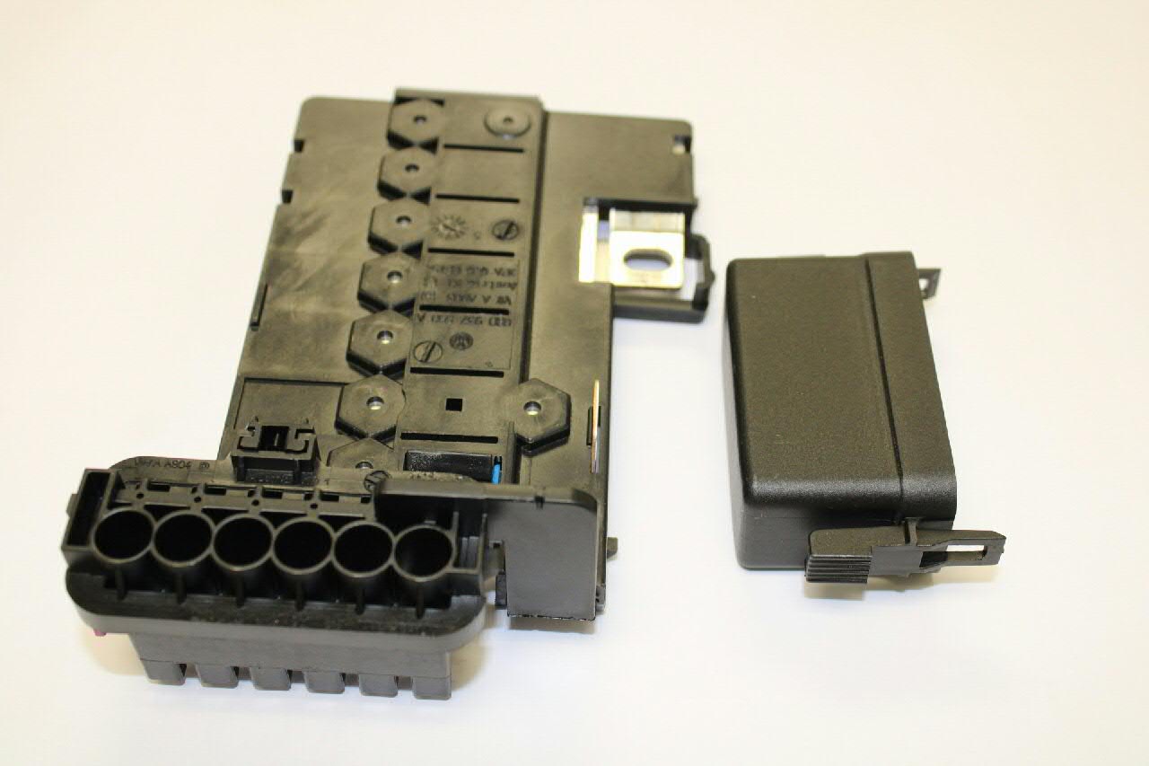 6R0937548F VAG Caja de relés y fusibles
