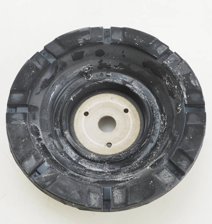7E0412331A VAG Soporte del amortiguador delantero