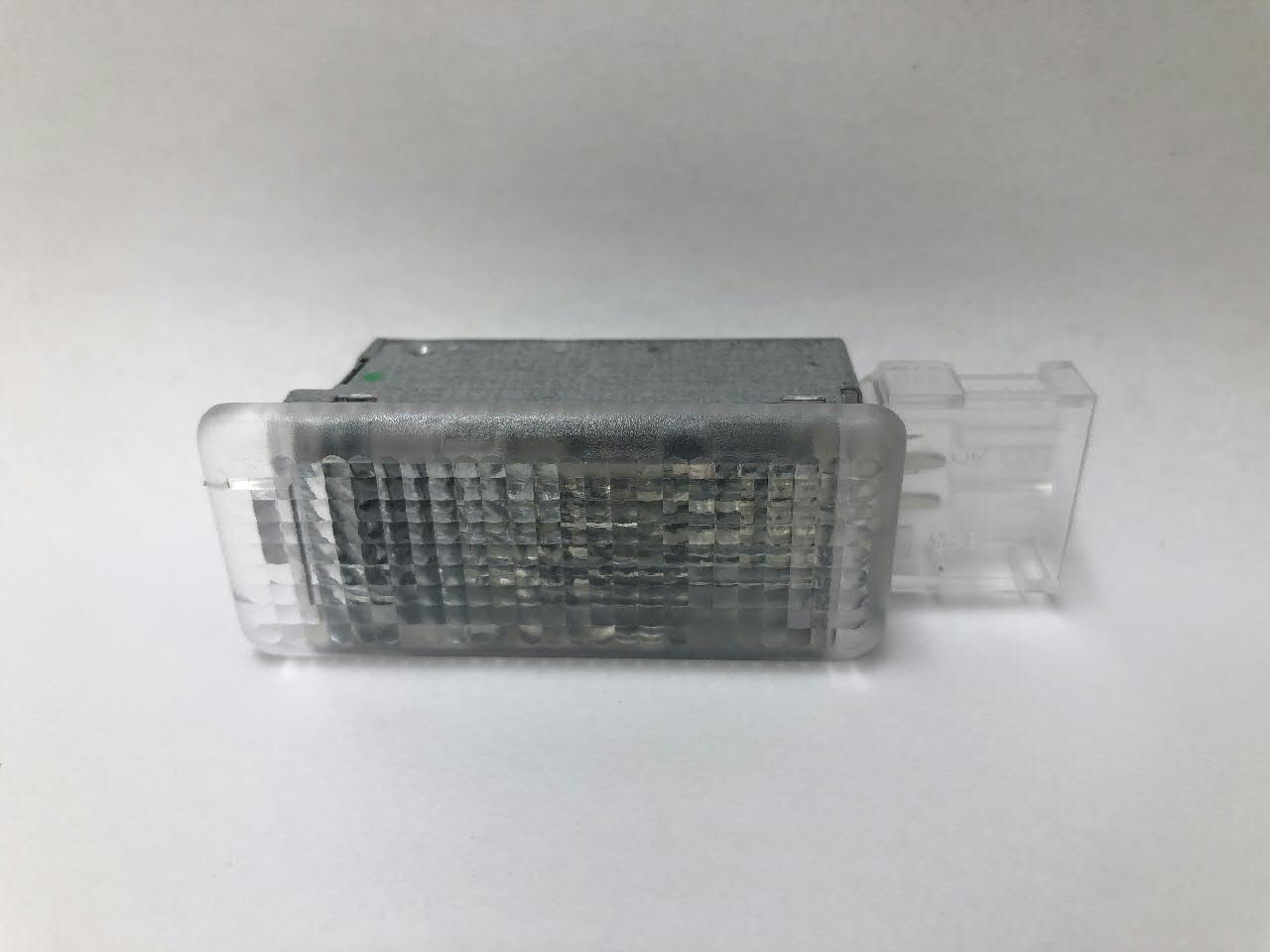 7L0947415 VAG Luz de la guantera