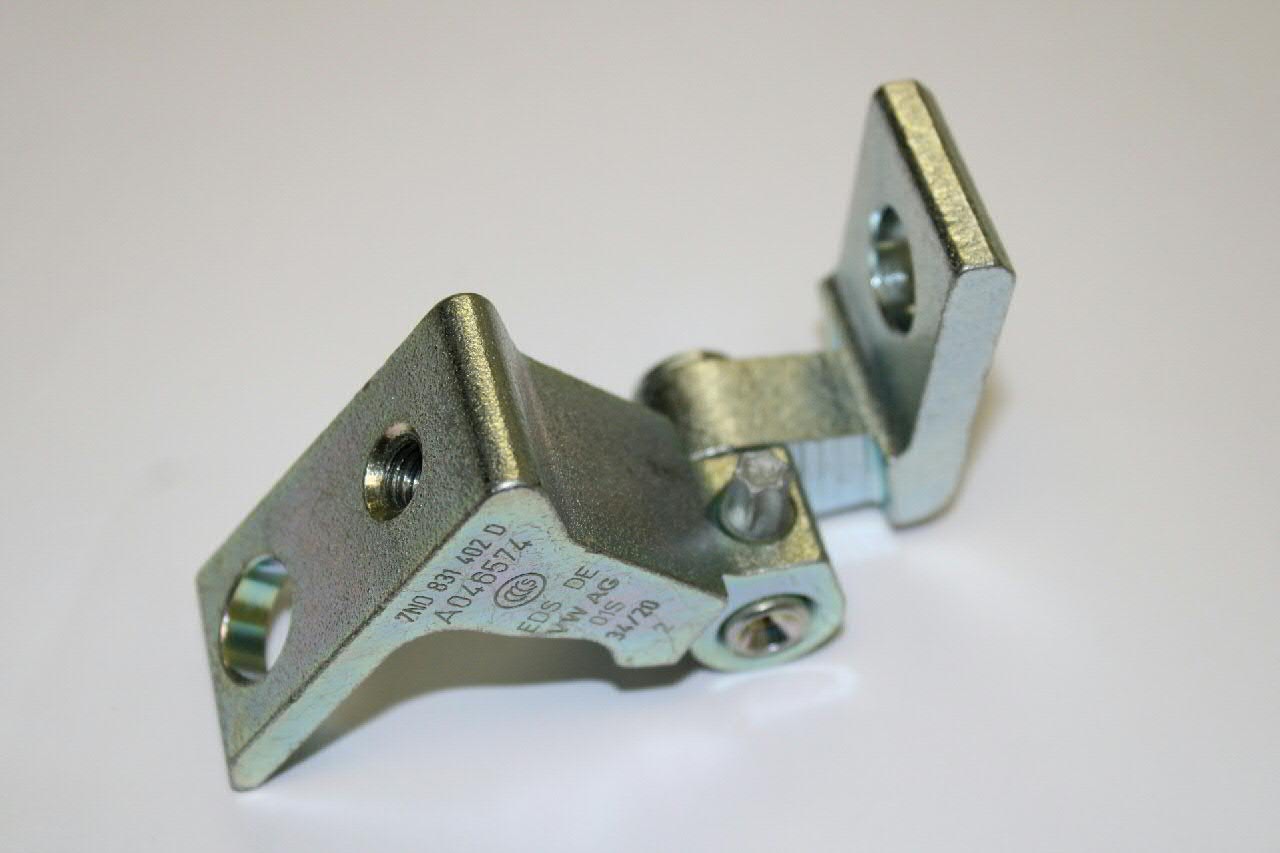 7N0831402D VAG Bisagra de la puerta delantera derecha