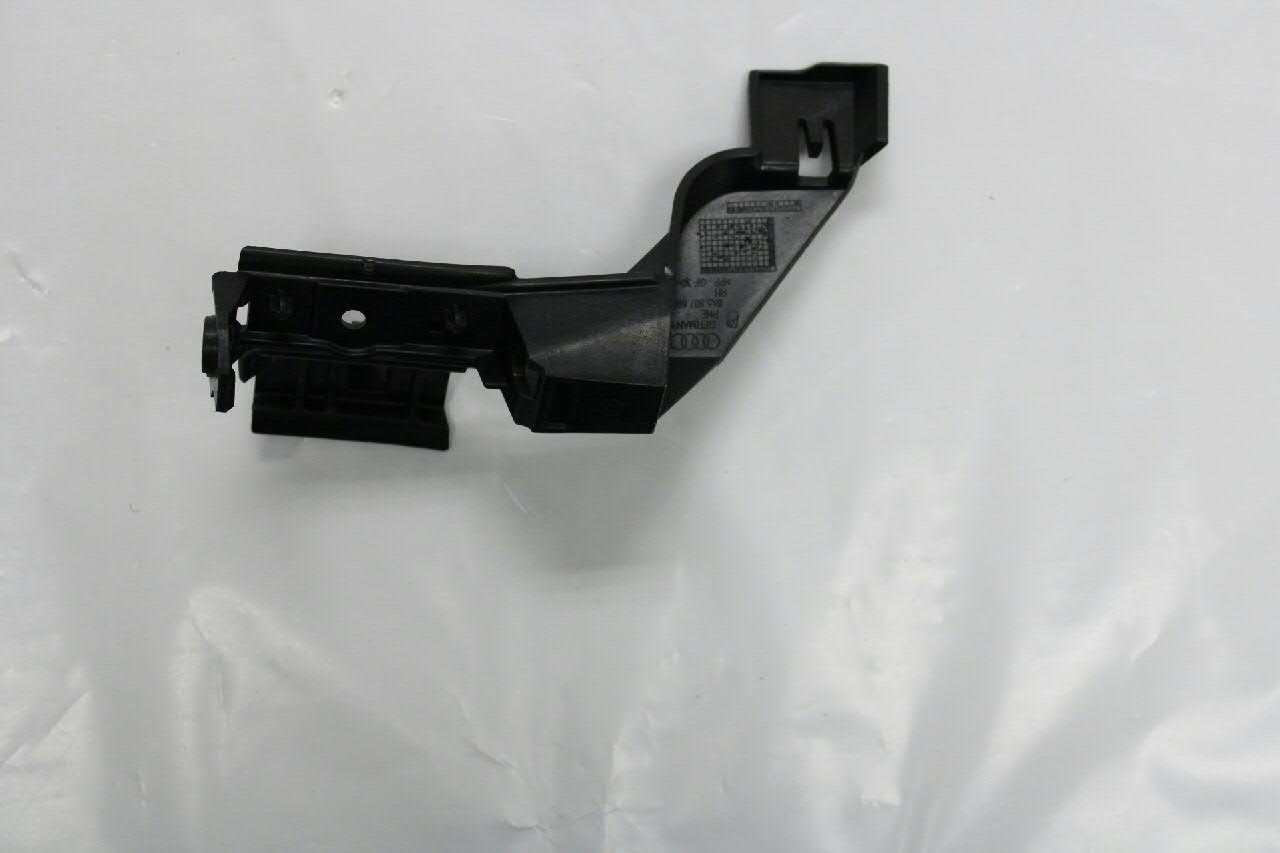 8K5807890A VAG Soporte del paragolpes trasero derecho