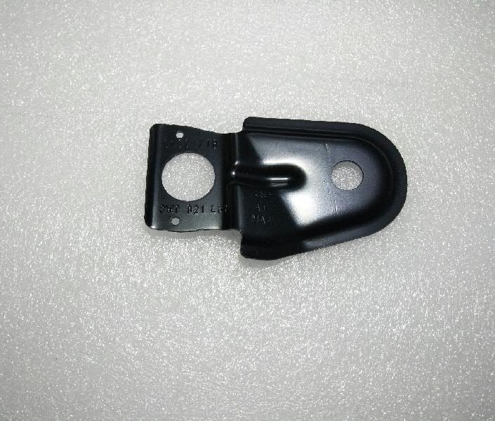 Soporte superior del guardabarros delantero derecho VAG 8W0821467 precio, desde 28,24 EUR