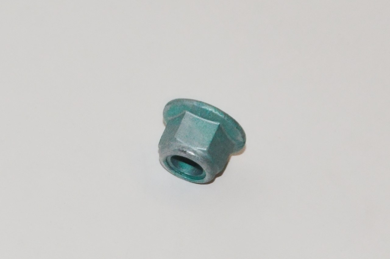 N10106402 VAG Tuerca del brazo trasero de caída